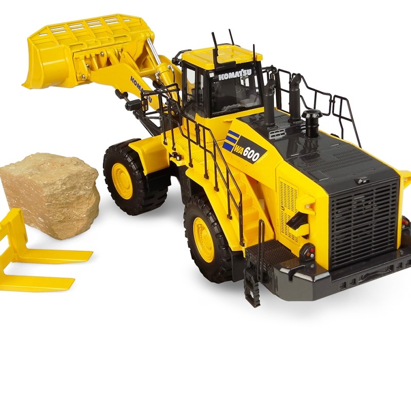 Universal Hobbies UH8153 Komatsu WA600-8 Four Wheel Loader WA600-8 Stone Handler Scale 1:50