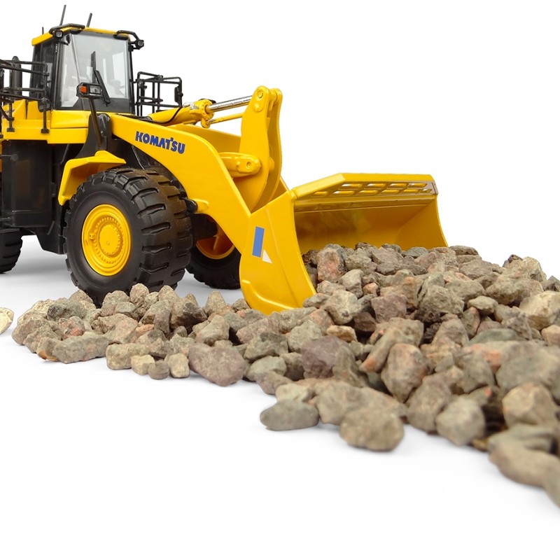 Universal Hobbies UH8153 Komatsu WA600-8 Four Wheel Loader WA600-8 Stone Handler Scale 1:50