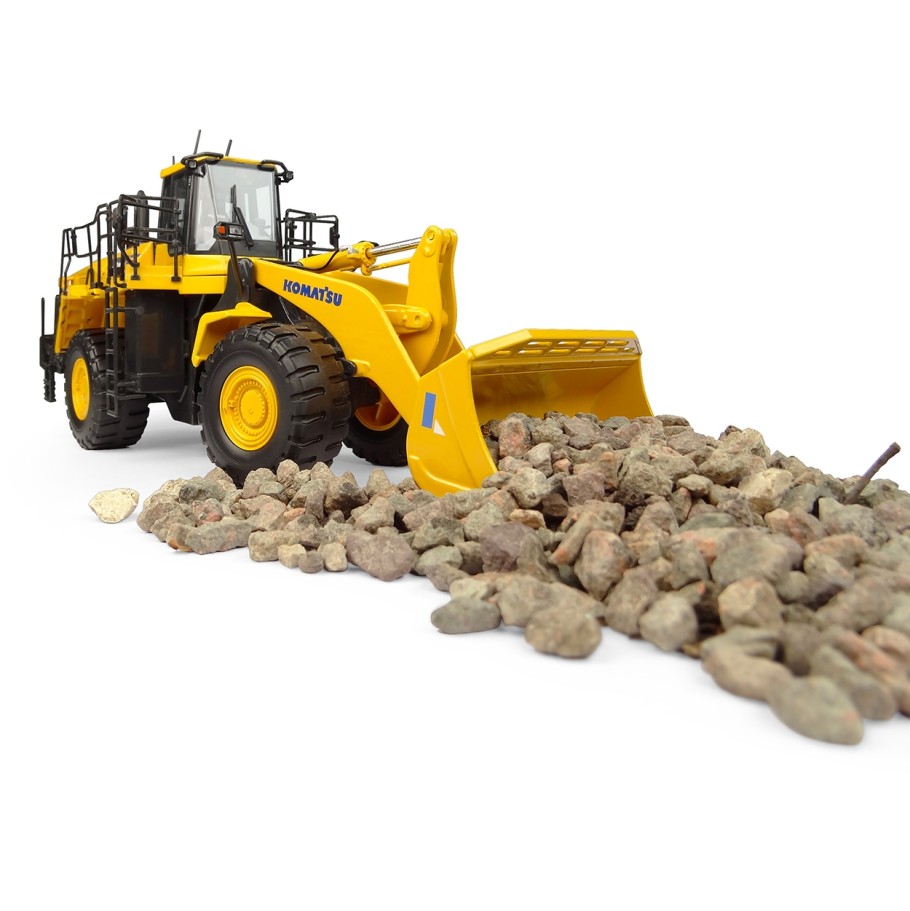 Universal Hobbies UH8153 Komatsu WA600-8 Four Wheel Loader WA600-8 Stone Handler Scale 1:50