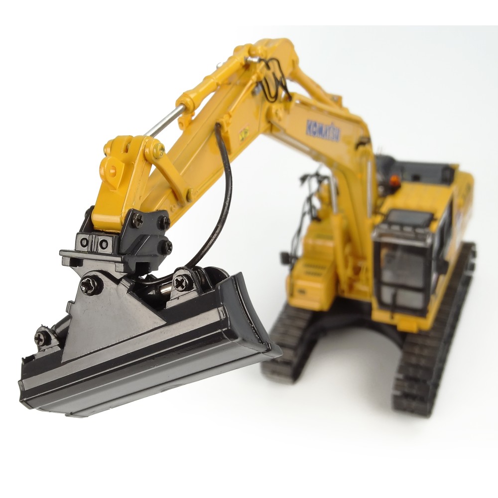 Universal Hobbies UH8157 Komatsu PC210 LCi-11 IMC 2.0 Excavator 1:50