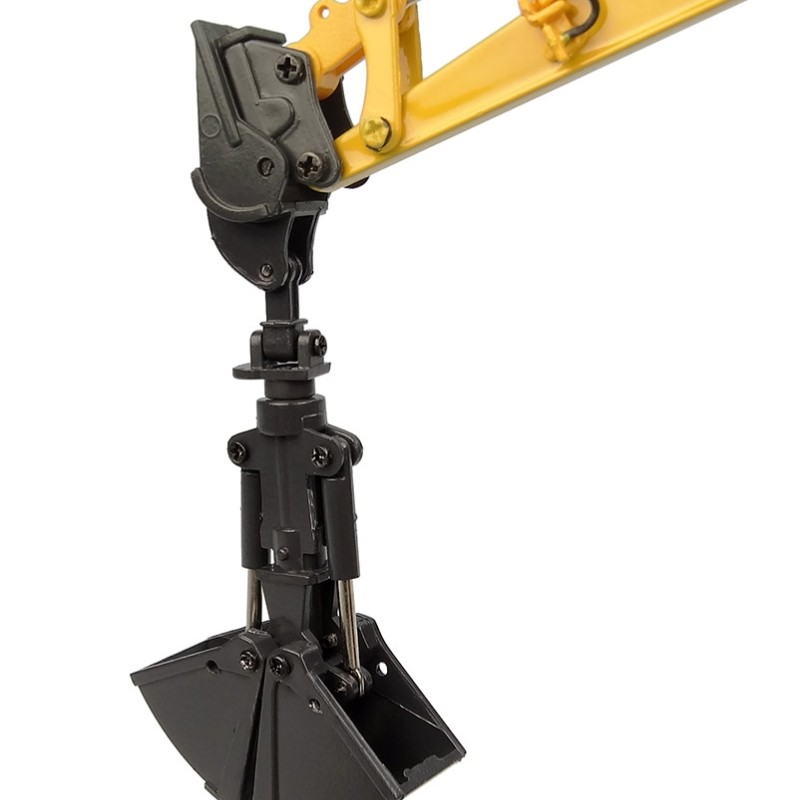 Universal Hobbies UH8162 Komatsu PW148-11 Wheeled Excavator with Bucket and Clamshell - Scale 1:50