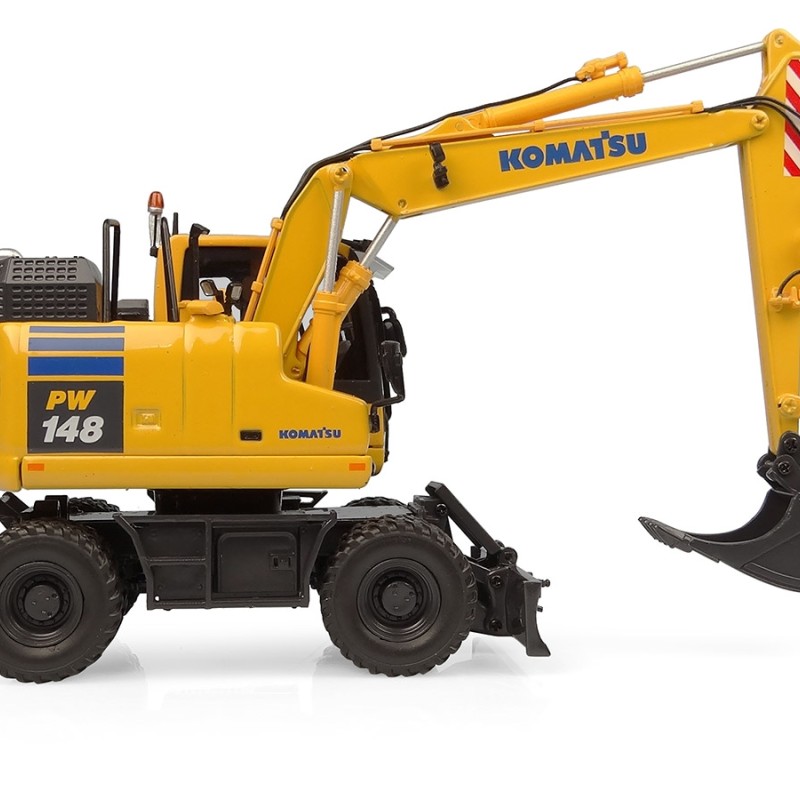 Universal Hobbies UH8162 Komatsu PW148-11 Wheeled Excavator with Bucket and Clamshell - Scale 1:50