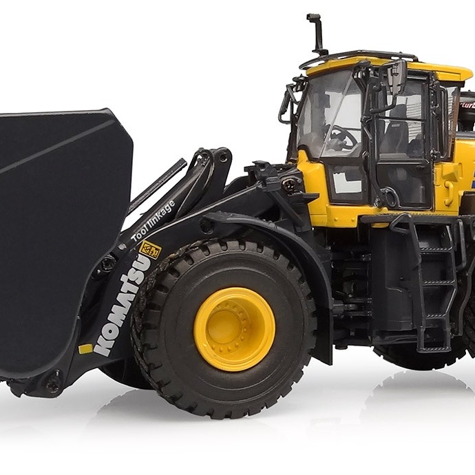 Universal Hobbies UH8171 Komatsu WA475-10 High Bump Bucket Wheel Loader 1:50 