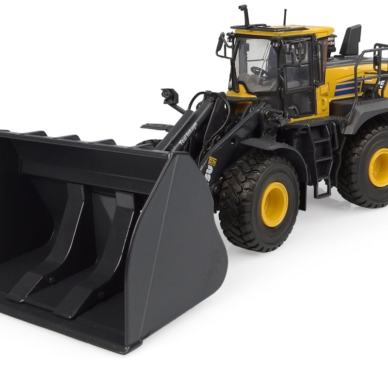 Universal Hobbies UH8171 Komatsu WA475-10 High Bump Bucket Wheel Loader 1:50 