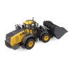 Universal Hobbies UH8171 Komatsu WA475-10 High Bump Bucket Wheel Loader 1:50 