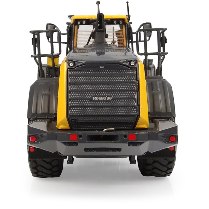 Universal Hobbies UH8171 Komatsu WA475-10 High Bump Bucket Wheel Loader 1:50 