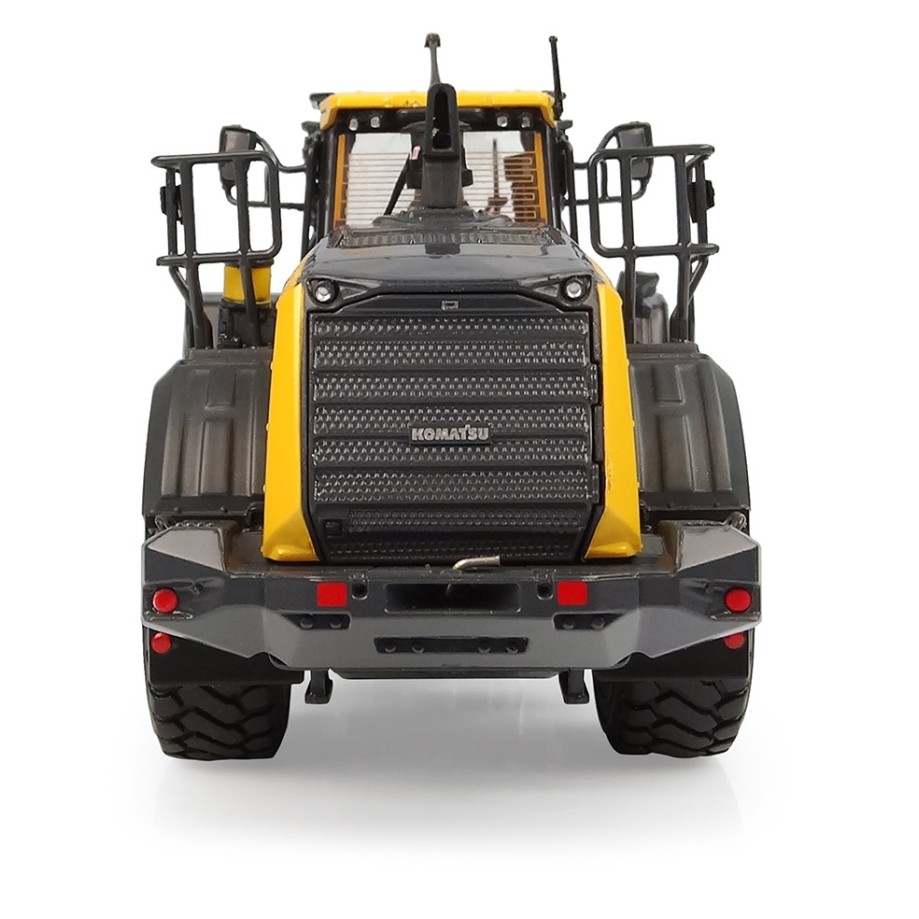 Universal Hobbies UH8171 Komatsu WA475-10 High Bump Bucket Wheel Loader 1:50 