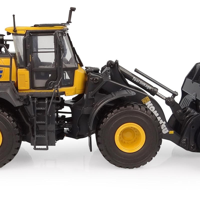 Universal Hobbies UH8171 Komatsu WA475-10 High Bump Bucket Wheel Loader 1:50 