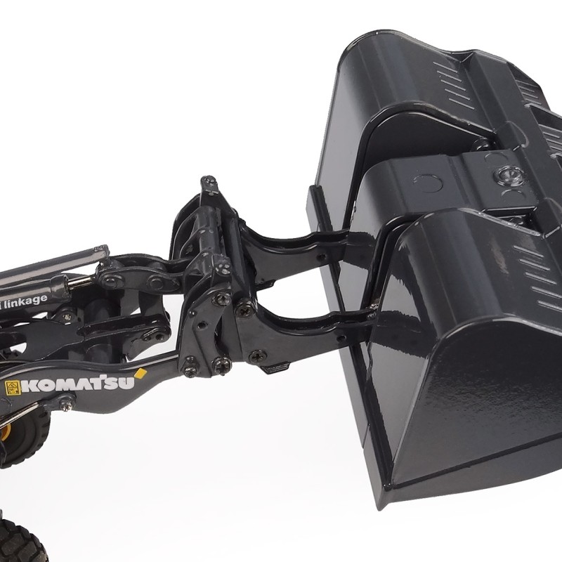 Universal Hobbies UH8171 Komatsu WA475-10 High Bump Bucket Wheel Loader 1:50 