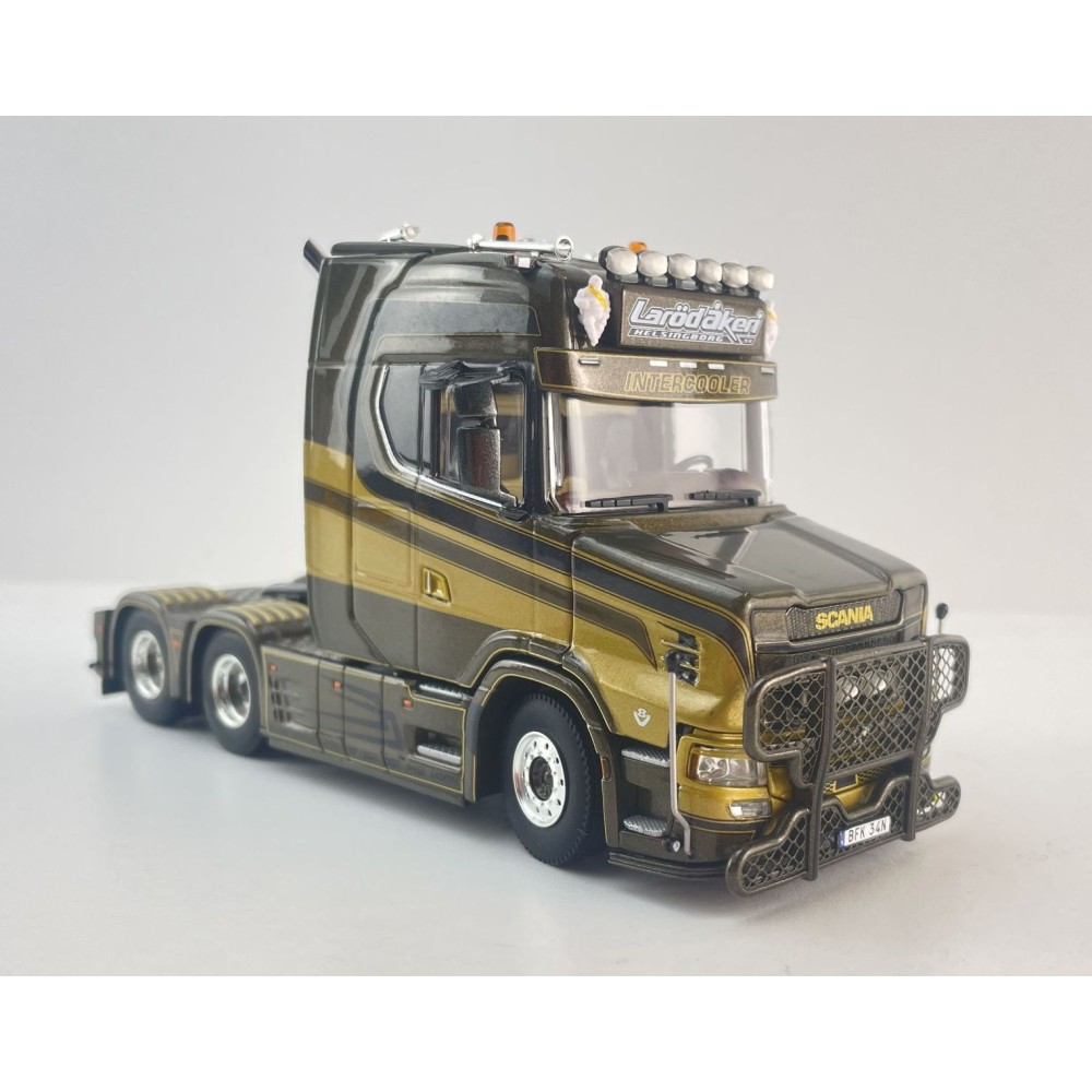 WSI 01-4726 - Vlastuin Torpedo 6x2 Tag Axle Prime Mover - Laros Akeri AB - Scale 1:50