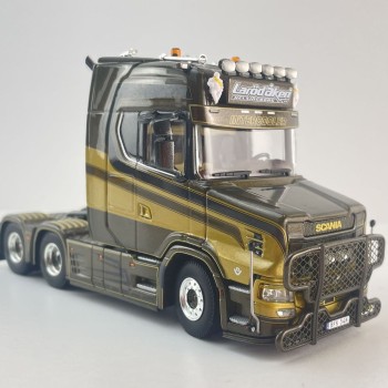 WSI 01-4726 - Vlastuin Torpedo 6x2 Tag Axle Prime Mover - Laros Akeri AB - Scale 1:50