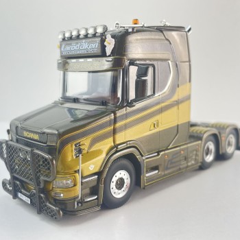 WSI 01-4726 - Vlastuin Torpedo 6x2 Tag Axle Prime Mover - Laros Akeri AB - Scale 1:50