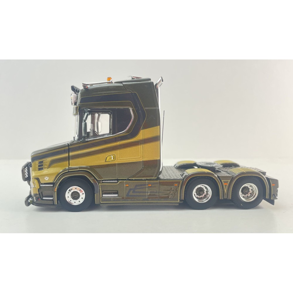 WSI 01-4726 - Vlastuin Torpedo 6x2 Tag Axle Prime Mover - Laros Akeri AB - Scale 1:50