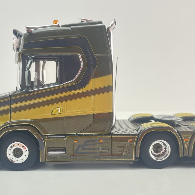 WSI 01-4726 - Vlastuin Torpedo 6x2 Tag Axle Prime Mover - Laros Akeri AB - Scale 1:50