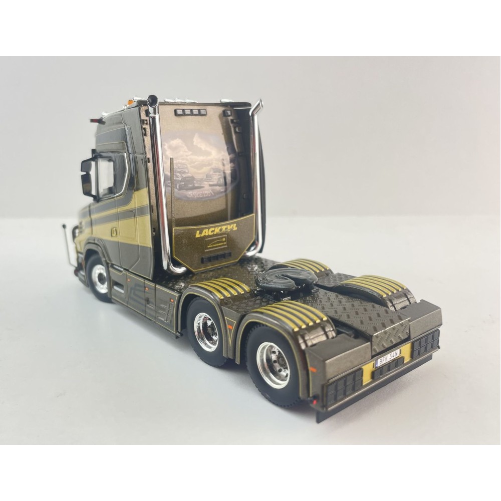 WSI 01-4726 - Vlastuin Torpedo 6x2 Tag Axle Prime Mover - Laros Akeri AB - Scale 1:50
