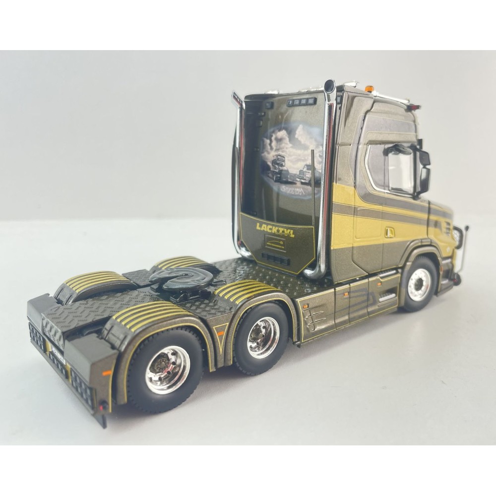 WSI 01-4726 - Vlastuin Torpedo 6x2 Tag Axle Prime Mover - Laros Akeri AB - Scale 1:50