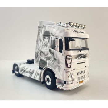 WSI 01-4830 - Volvo FH4 Globetrotter 4x2 Truck - Tantai - Bruce Lee - Scale 1:50