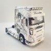 WSI 01-4830 - Volvo FH4 Globetrotter 4x2 Truck - Tantai - Bruce Lee - Scale 1:50