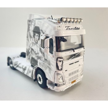 WSI 01-4830 - Volvo FH4 Globetrotter 4x2 Truck - Tantai - Bruce Lee - Scale 1:50