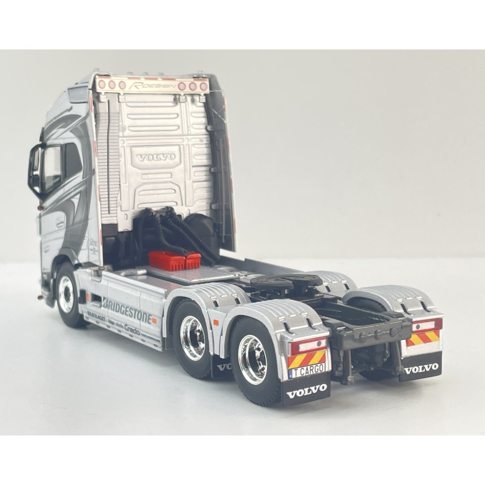 WSI 01-4963 - Volvo FH5 Globetrotter XL 6x2 Tag Axle Prime Mover - Tank Cargo - Scale 1:50