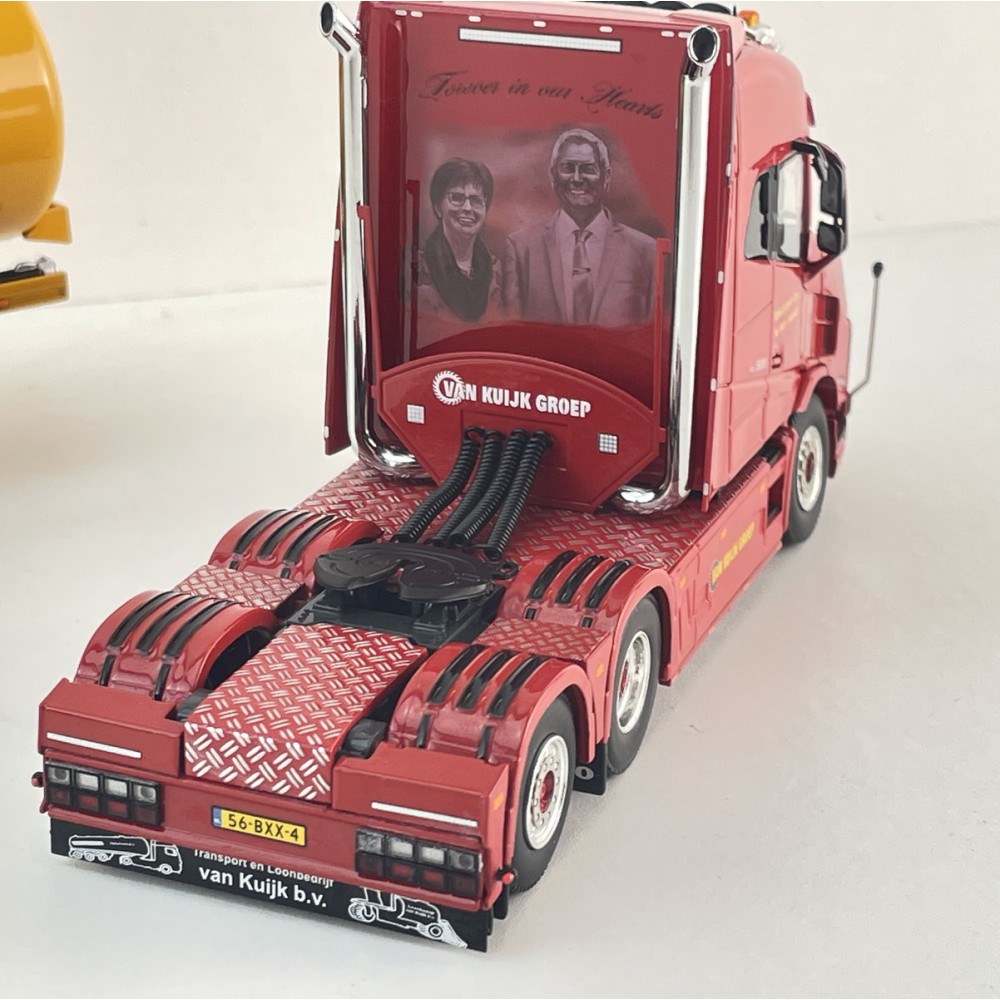 WSI 01-5202 - Vlastuin VT5 6X2 Tag Axle Prime Mover with Vacuum Tank Trailer - Vakutrans - Scale 1:50