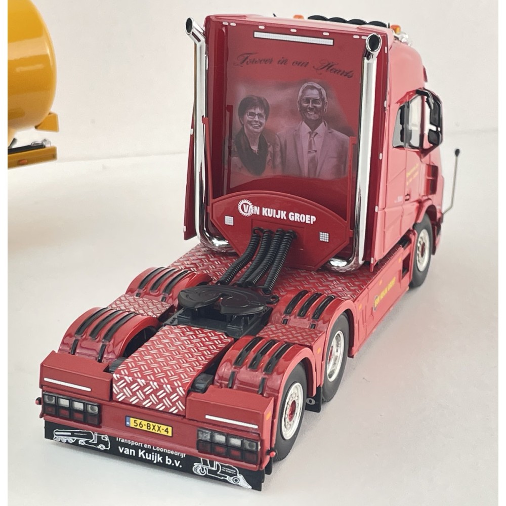 WSI 01-5202 - Vlastuin VT5 6X2 Tag Axle Prime Mover with Vacuum Tank Trailer - Vakutrans - Scale 1:50