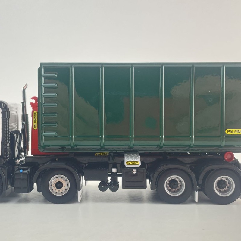 WSI 02-2428 - Volvo FM4 8x4 Day Cab RH Drive Hook Lift Container Truck Palfinger - Scale 1:50