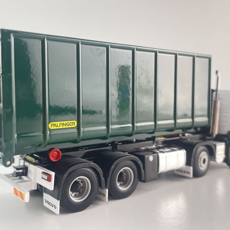 WSI 02-2428 - Volvo FM4 8x4 Day Cab RH Drive Hook Lift Container Truck Palfinger - Scale 1:50
