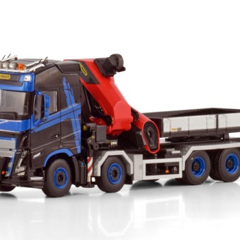 WSI 04-2205 - Volvo FH5 Globetrotter 8x4 Truck with Palfinger PK 1350 - Scale 1:50