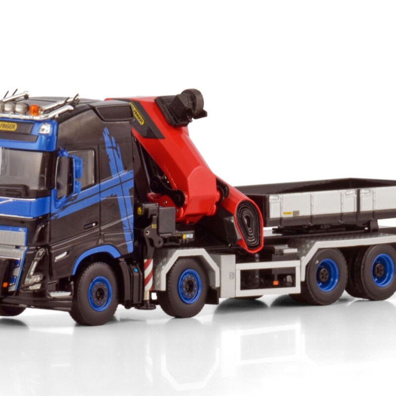 WSI 04-2205 - Volvo FH5 Globetrotter 8x4 Truck with Palfinger PK 1350 - Scale 1:50