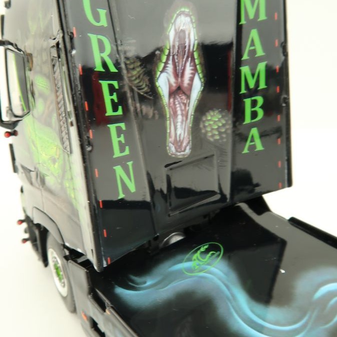 WSI 01-3631 - Renault Trucks T High 4x2 Prime Mover - Richter Green Mamba - Scale 1:50