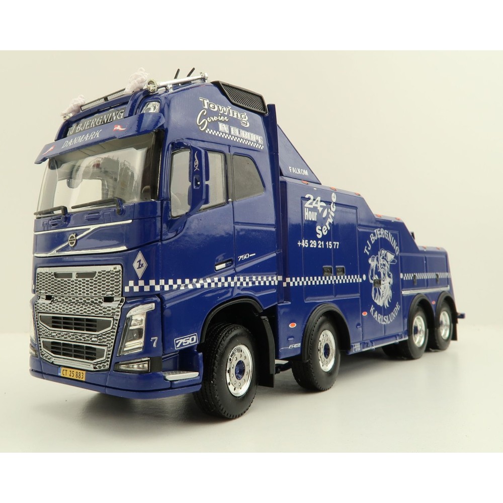 WSI 01-3706 Volvo FH4 Globetrotter XL 8x4 Falkom Wrecker Truck - TJ Bjergning - Scale 1:50