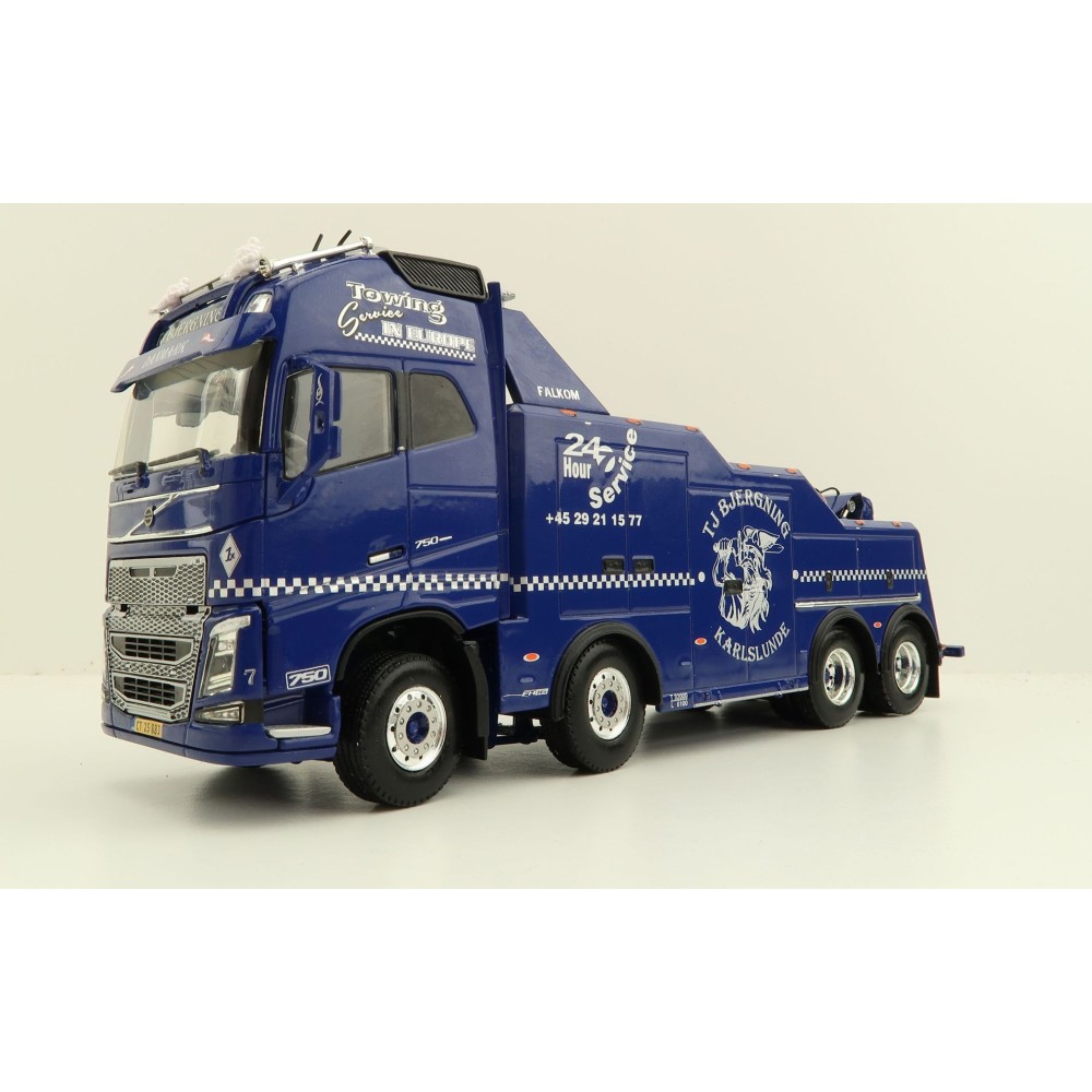 WSI 01-3706 Volvo FH4 Globetrotter XL 8x4 Falkom Wrecker Truck - TJ Bjergning - Scale 1:50