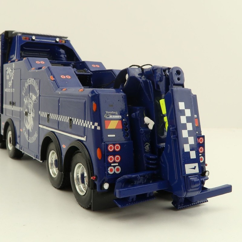 WSI 01-3706 Volvo FH4 Globetrotter XL 8x4 Falkom Wrecker Truck - TJ Bjergning - Scale 1:50