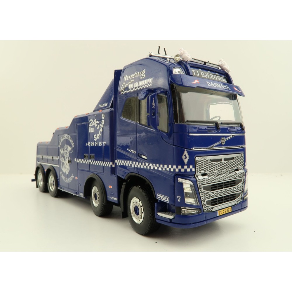 WSI 01-3706 Volvo FH4 Globetrotter XL 8x4 Falkom Wrecker Truck - TJ Bjergning - Scale 1:50