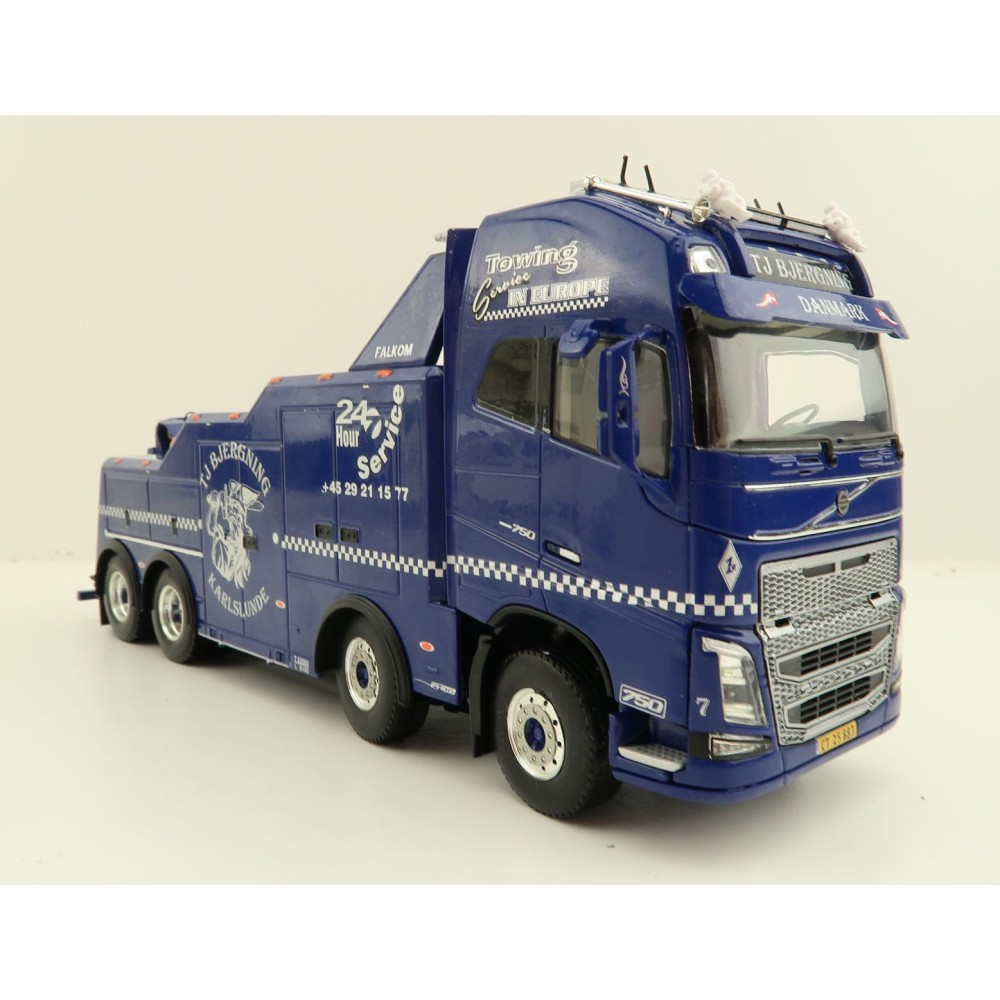 WSI 01-3706 Volvo FH4 Globetrotter XL 8x4 Falkom Wrecker Truck - TJ Bjergning - Scale 1:50