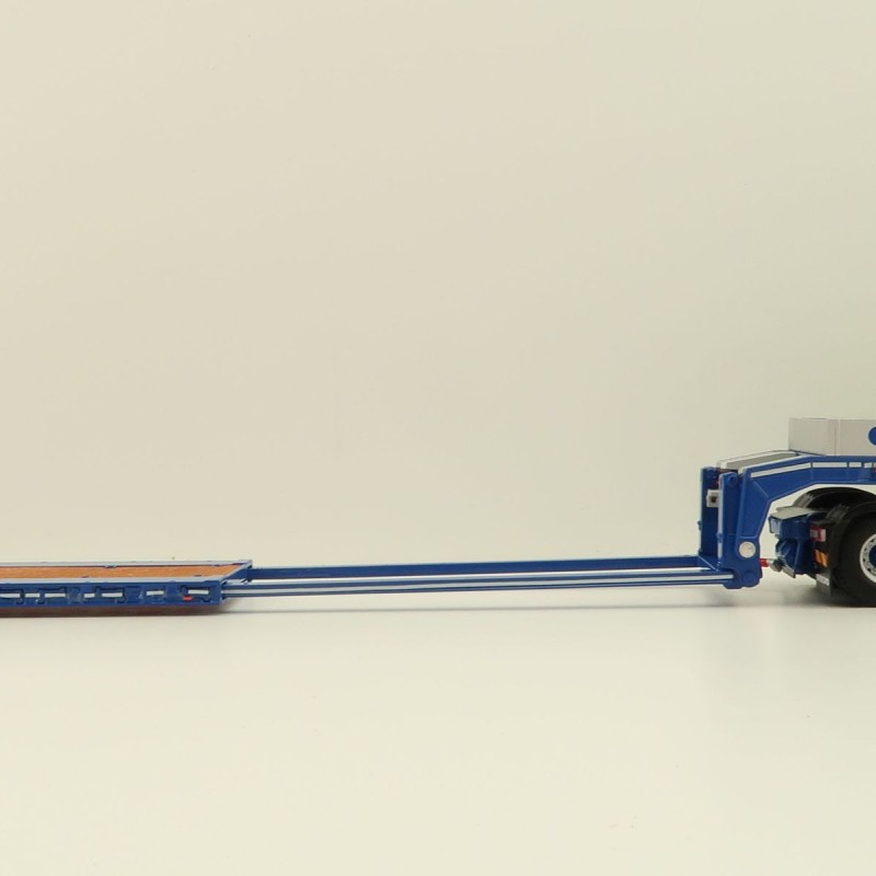 WSI 01-3752 Volvo FH5 Globetrotter XL 6X2 Tag Axle Truck 2 Axle Low Loader - Nordic Crane - Scale 1:50