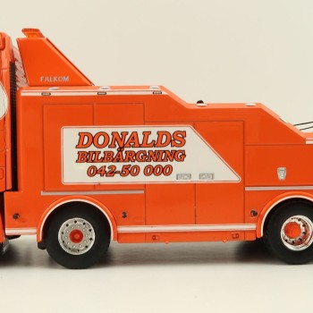 WSI 01-3872 Volvo FH5 Globetrotter XL 8x4 Falkom Wrecker Truck - Donald's Bilbargning - Scale 1:50