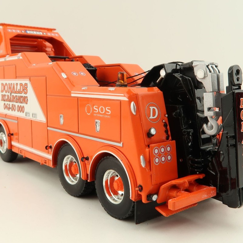 WSI 01-3872 Volvo FH5 Globetrotter XL 8x4 Falkom Wrecker Truck - Donald's Bilbargning - Scale 1:50