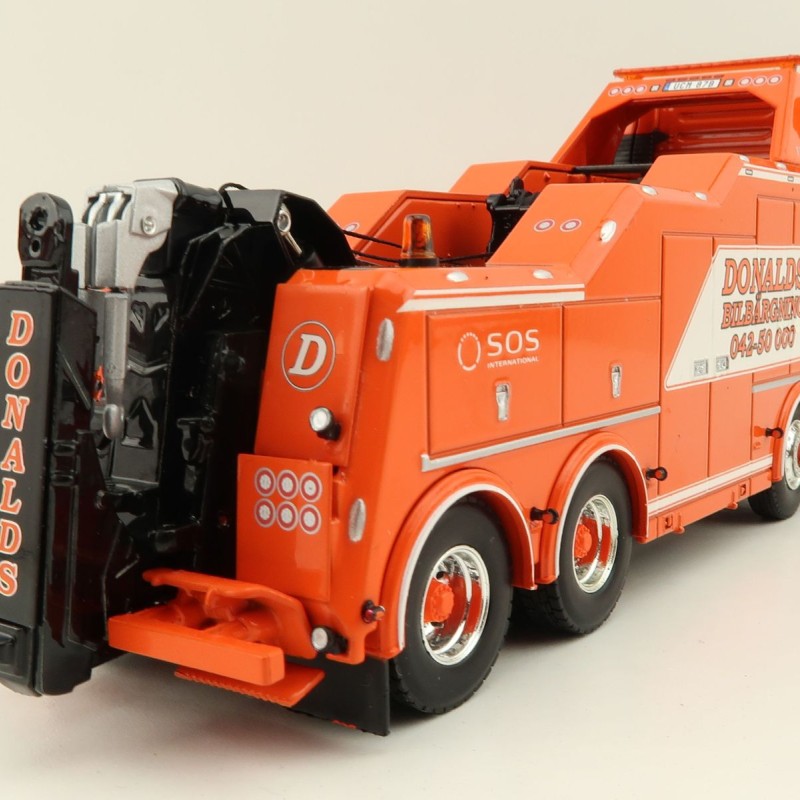 WSI 01-3872 Volvo FH5 Globetrotter XL 8x4 Falkom Wrecker Truck - Donald's Bilbargning - Scale 1:50