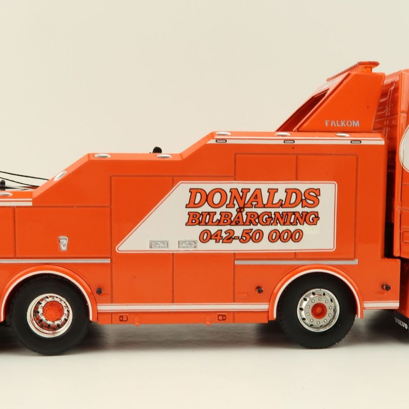 WSI 01-3872 Volvo FH5 Globetrotter XL 8x4 Falkom Wrecker Truck - Donald's Bilbargning - Scale 1:50