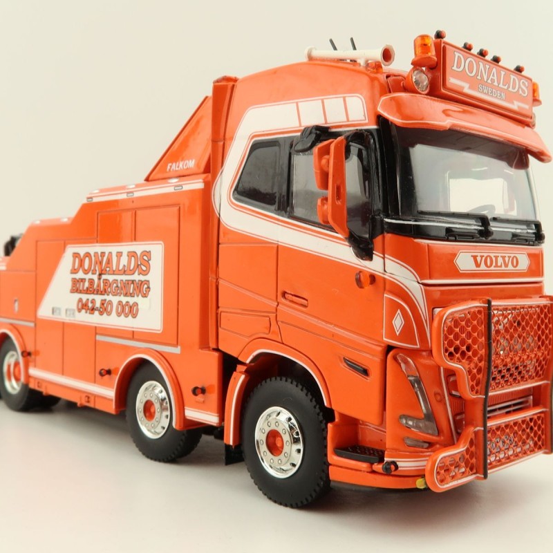 WSI 01-3872 Volvo FH5 Globetrotter XL 8x4 Falkom Wrecker Truck - Donald's Bilbargning - Scale 1:50