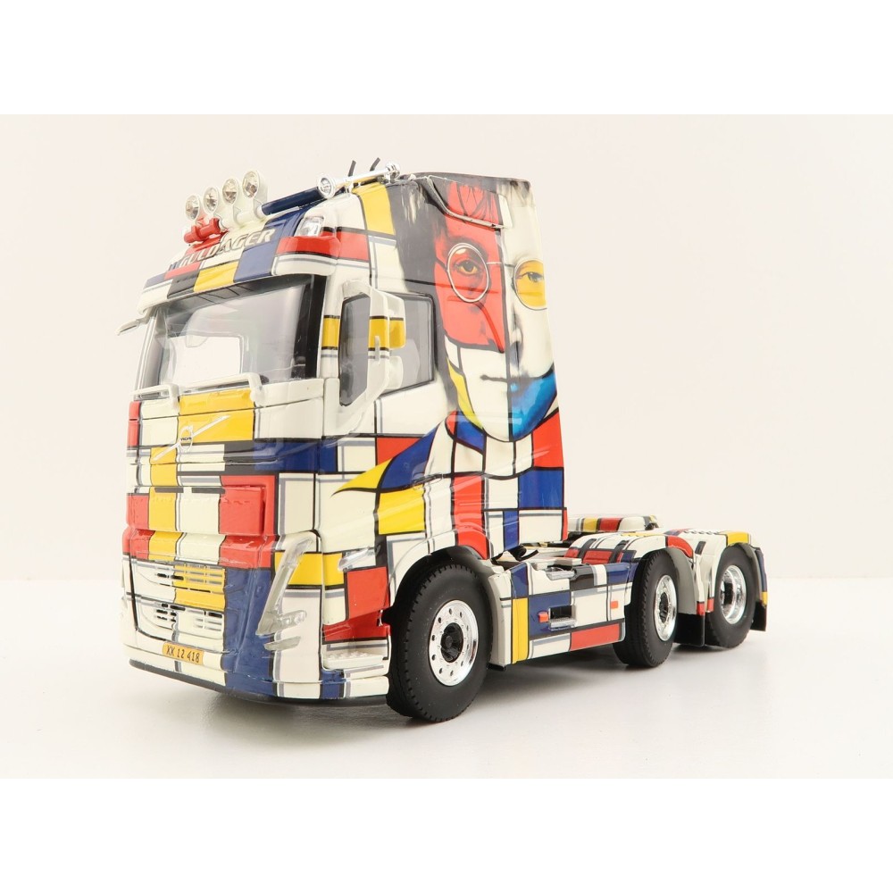 WSI 01-3873 - Volvo FH5 Globetrotter XL 6x2 Prime Mover Guldager - Scale 1:50 