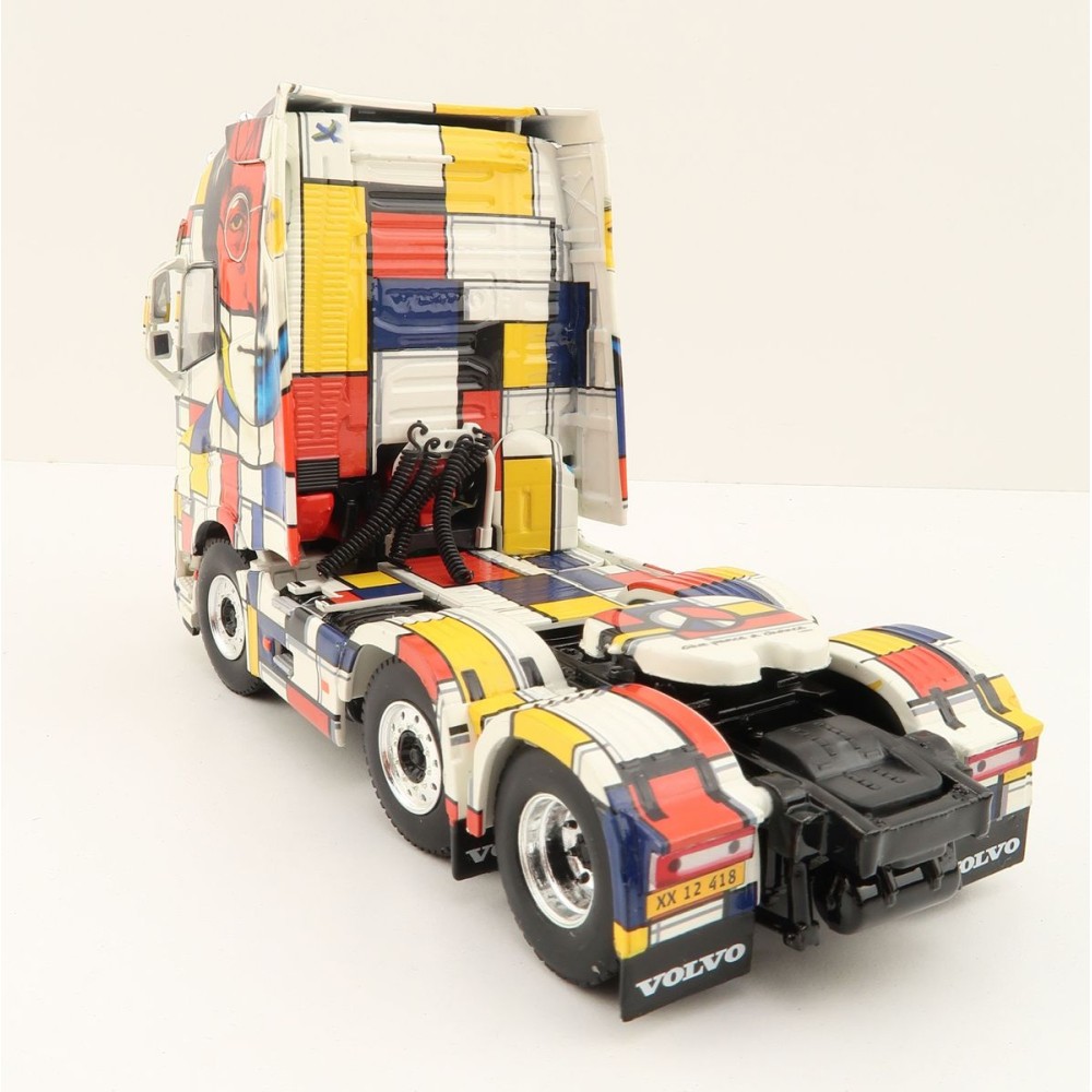 WSI 01-3873 - Volvo FH5 Globetrotter XL 6x2 Prime Mover Guldager - Scale 1:50 
