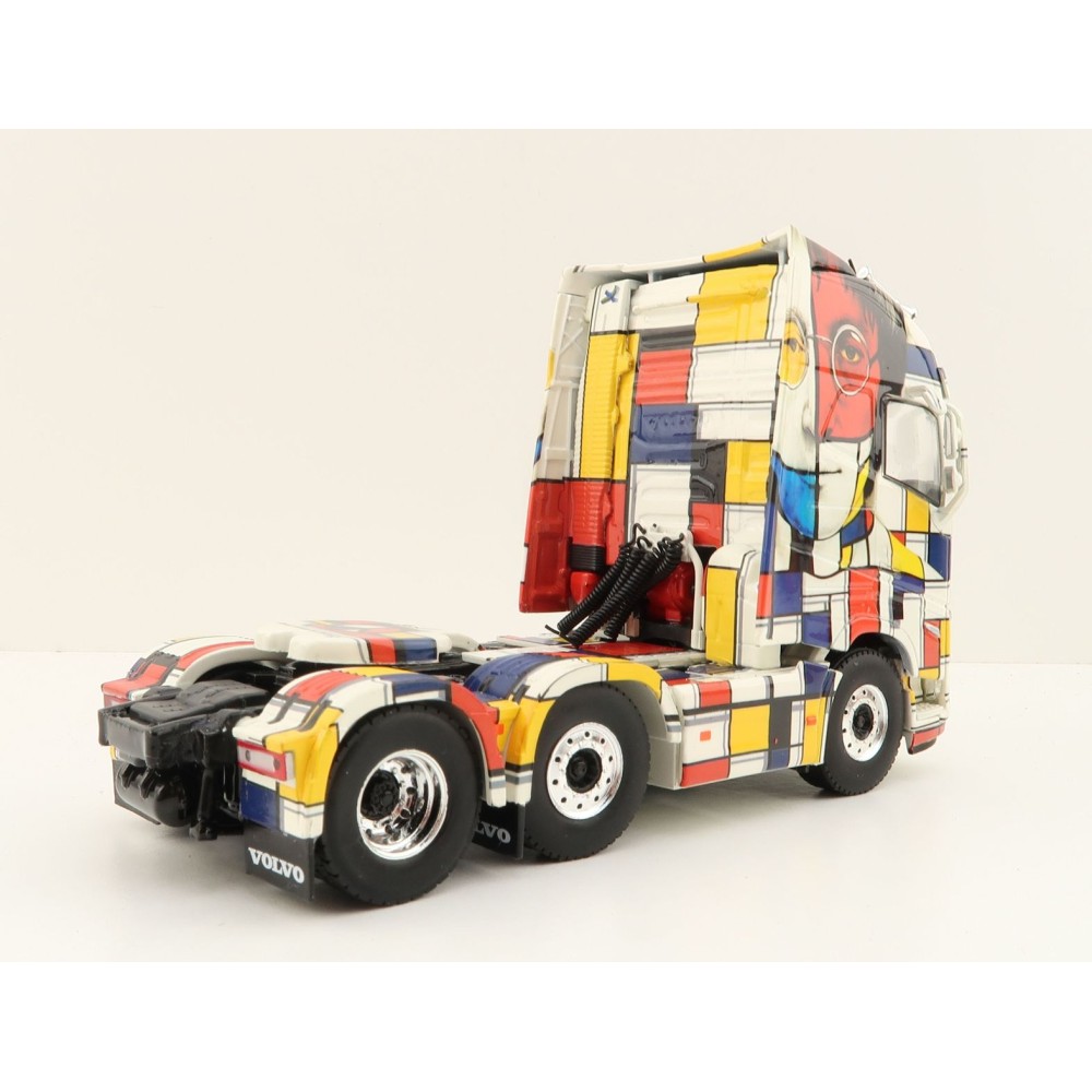 WSI 01-3873 - Volvo FH5 Globetrotter XL 6x2 Prime Mover Guldager - Scale 1:50 