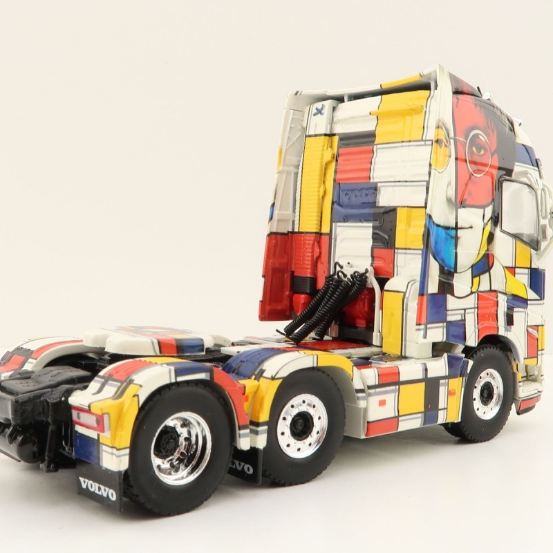 WSI 01-3873 - Volvo FH5 Globetrotter XL 6x2 Prime Mover Guldager - Scale 1:50 