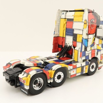 WSI 01-3873 - Volvo FH5 Globetrotter XL 6x2 Prime Mover Guldager - Scale 1:50 