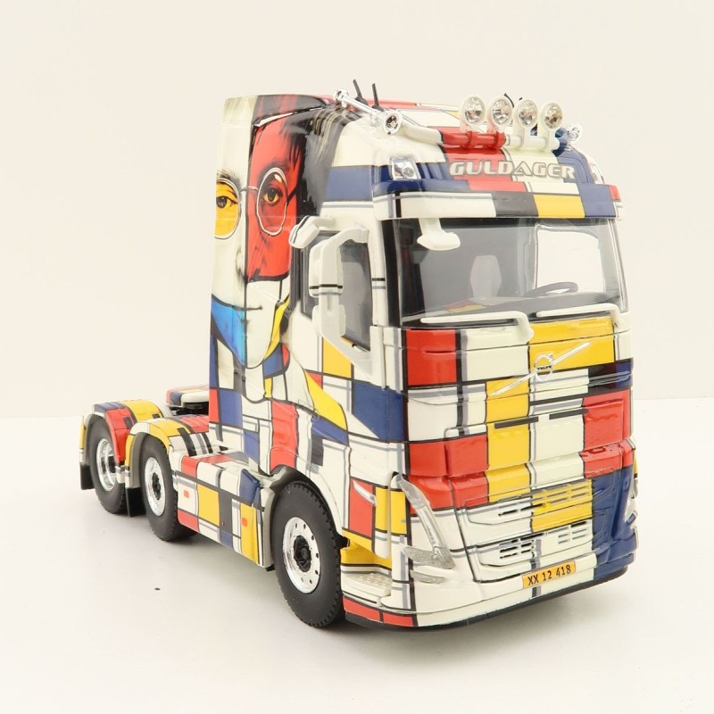 WSI 01-3873 - Volvo FH5 Globetrotter XL 6x2 Prime Mover Guldager - Scale 1:50 