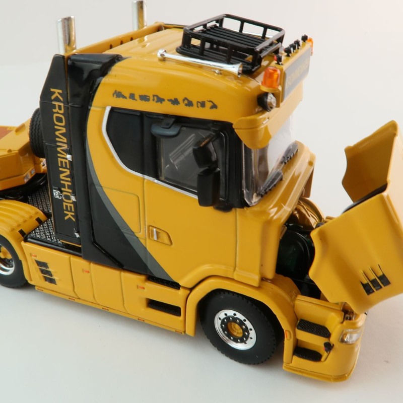 WSI 01-4224 Vlastuin Torpedo 6x2 Prime Mover with Semi Broshuis Extentable Steerable Low Loader Trailer - Krommenhoek  - Scale 1:50