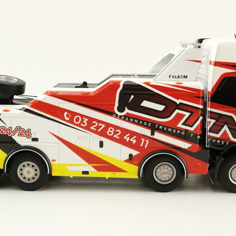 WSI 01-4508 Volvo FH4 Globetrotter XL 8x4 Falkom Wrecker Truck - DTM Mazuret - Scale 1:50